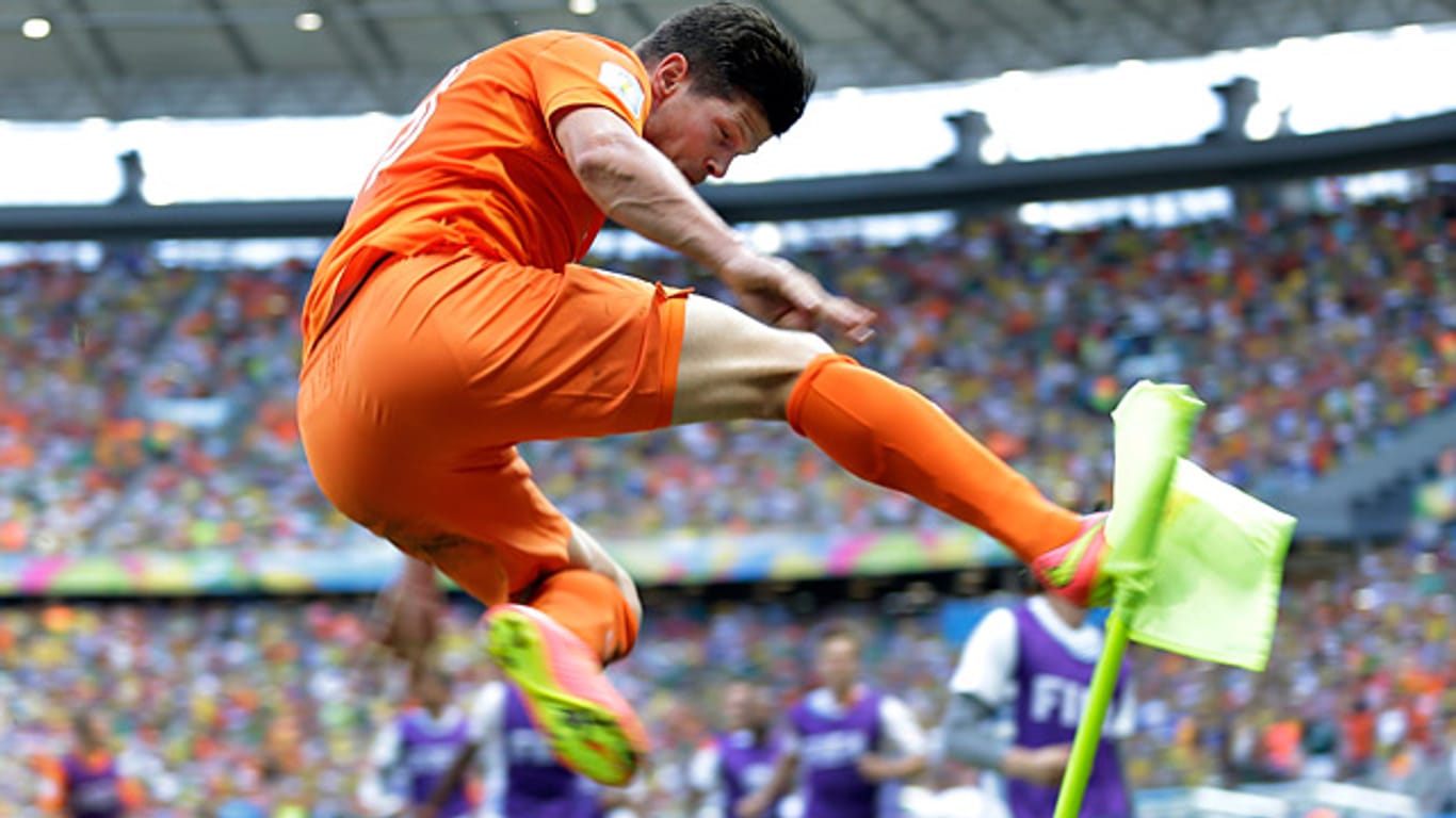 Klaas-Jan Huntelaar jubelt über seinen Siegtreffer für die Niederlande.