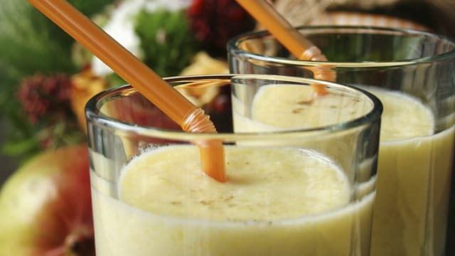 Mango Lassi ist ein erfrischender Drink an heißen Tagen