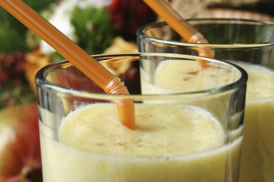 Mango Lassi ist ein erfrischender Drink an heißen Tagen