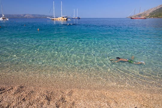 Der Strand von Zlatni Rat, dem Goldenen Horn, auf der Insel Brac gehört zu den bekanntesten Stränden Europas.