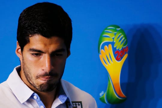Luis Suarez hat sich bei Twitter zu seinem Biss-Skandal geäußert.