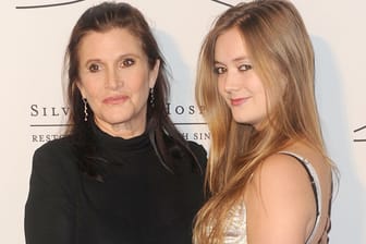 Carrie Fisher und ihre Tochter Billie Lourd sollen sich offenbar die Rolle der Prinzessin Leia teilen.