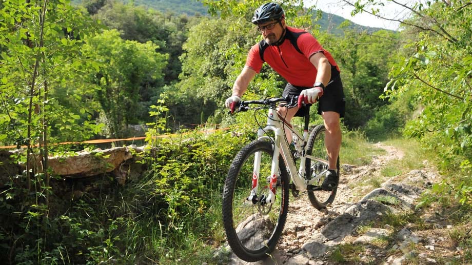 Mountainbiken am Gardasee: alte Wege und schmale Trails zwischen See und Gipfel.