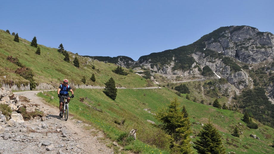 Mountainbiketour am Tremalzo: Blick auf die letzte Kehre, Schlussanstieg.