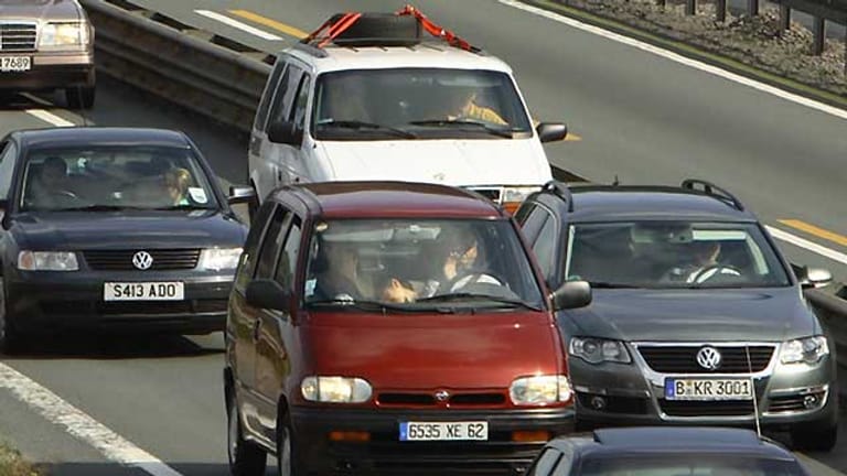 Linke Spur in der Autobahn-Baustelle - hier dürfen oft nur Autos unter zwei Metern Breite fahren