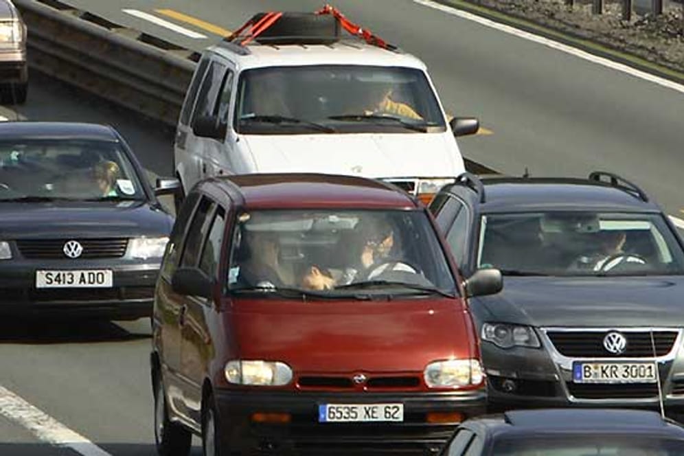 Linke Spur in der Autobahn-Baustelle - hier dürfen oft nur Autos unter zwei Metern Breite fahren