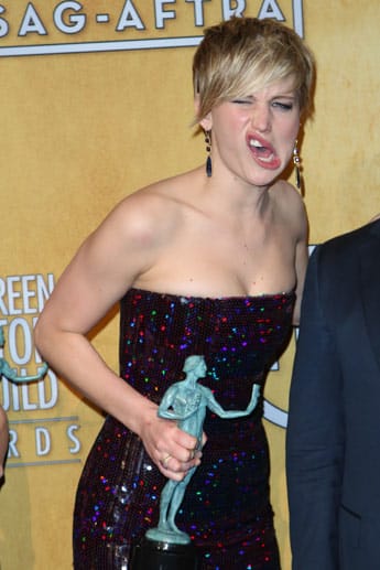 Jennifer Lawrence, die Grimassen-Queen, zeigt sich auch auf diesem Bild von ihrer ulkigen Seite.