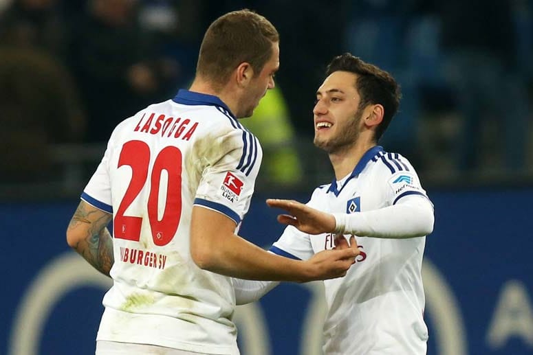 Pierre-Michel Lasogga (li.) und Hakan Calhanoglu