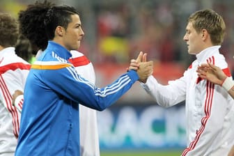 Die Hand drauf: Cristiano Ronaldo (links) und Toni Kroos könnten schon bald Teamkameraden sein.