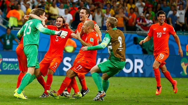 Oranje im Freudentaumel: Torhüter Tim Krul avancierte mit zwei gehaltenen Elfmetern zum Matchwinner gegen Costa Rica.