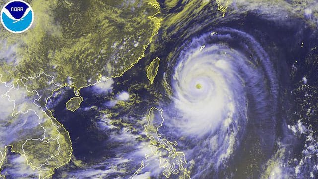 Super-Taifun "Neoguri" rast auf Japan zu