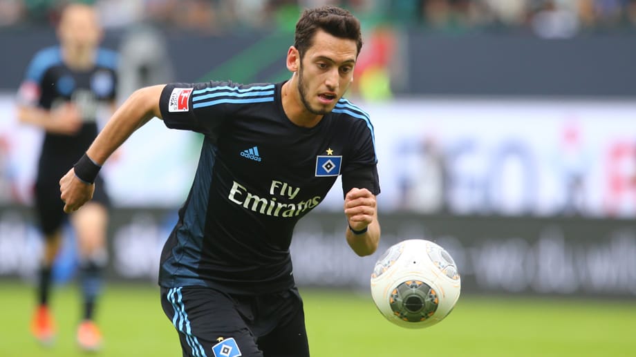 Hakan Calhanoglu ist wieder am Ball - allerdings nicht mehr für den HSV.