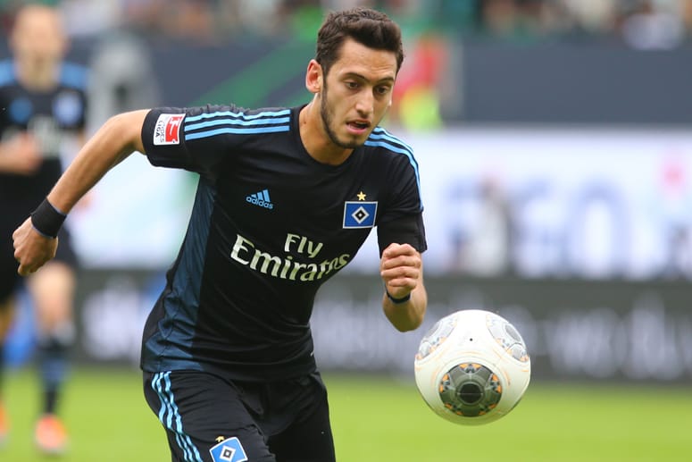 Hakan Calhanoglu ist wieder am Ball - allerdings nicht mehr für den HSV.