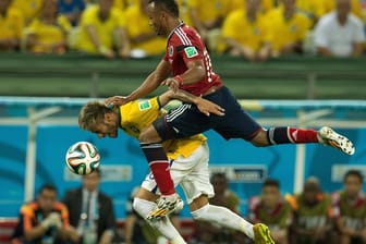 Juan Zuniga (re.) wird nicht nachträglich für das Foul an Neymar bestraft.