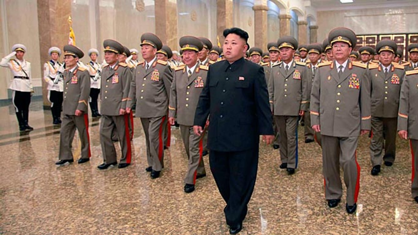 Der nordkoreanische Machthaber Kim Jong Un zeigte auf einer Veranstaltung gesundheitliche Probleme