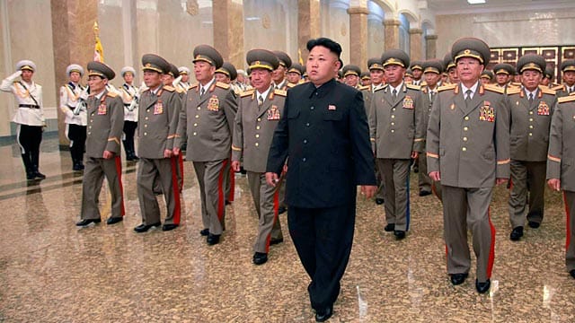 Der nordkoreanische Machthaber Kim Jong Un zeigte auf einer Veranstaltung gesundheitliche Probleme Der nordkoreanische Machthaber Kim Jong Un zeigte auf einer Veranstaltung gesundheitliche Probleme