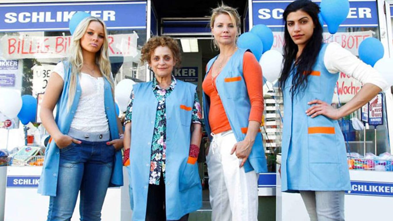 Chris (Sonja Gerhardt), Greta (Katharina Thalbach), Angie (Annette Frier), und Zari (Shadi Hedayati) in "Die Schlikkerfrauen".