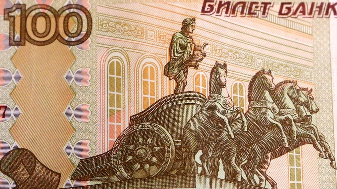 Der 100-Rubel-Schein zeigt Apollo mit entblößtem Gemächt.