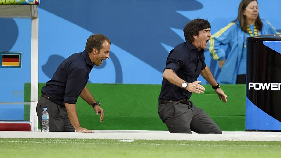 Bundestrainer Joachim Löw bejubelt einen deutschen Treffer gegen Brasilien.