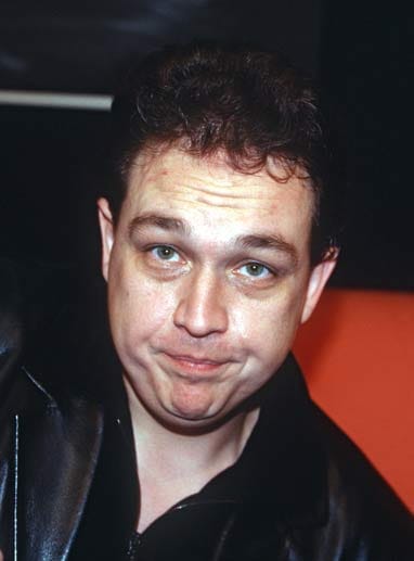 Ein neues Format kam 1994 mit "Kalkofes Mattscheibe". Oliver Kalkofe übte in seiner Comedy-Show Kritik am Fernsehen und montierte sich mithilfe der Bluescreen-Technik selbst in TV-Ausschnitte hinein und persiflierte sie.
