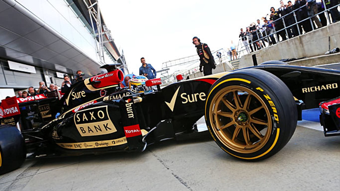 Lotus-Pilot Charles Pic testete in Silverstone erstmals die 18-Zoll-Reifen.