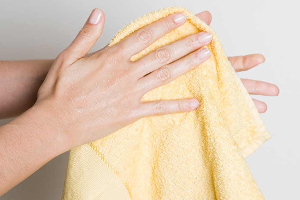Handtücher und Waschlappe sollten getrennt benutzt werden, um eine Virenübertragung zu verhindern