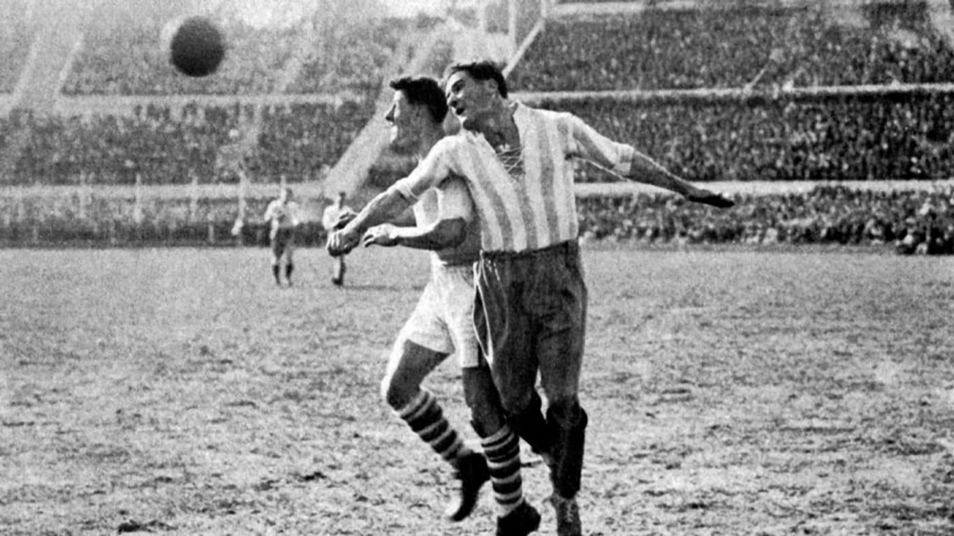 Luis Monti (re.) bei der WM 1930 im Trikot der argentinischen Nationalmannschaft