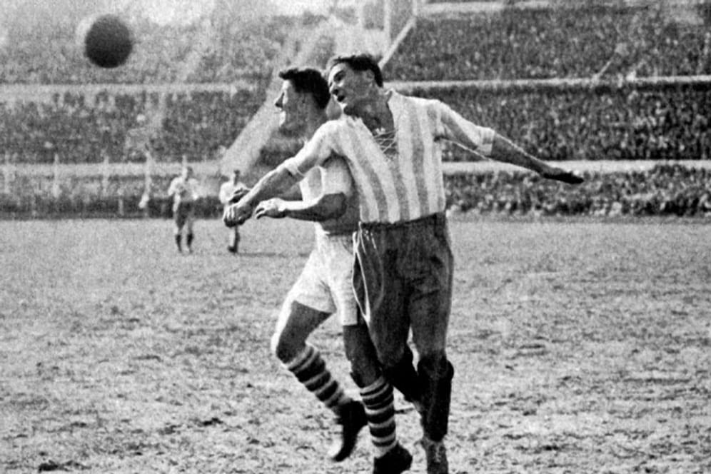 Luis Monti (re.) bei der WM 1930 im Trikot der argentinischen Nationalmannschaft