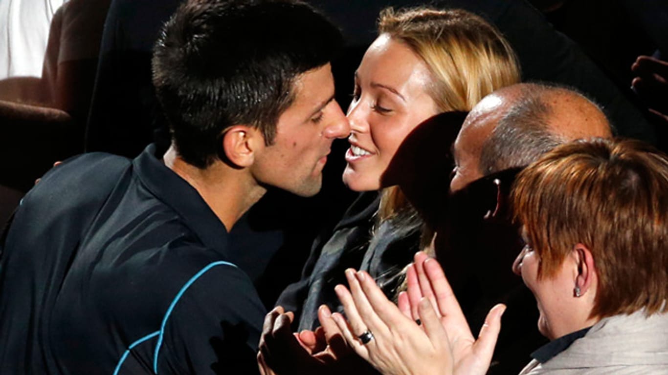 Novak Djokovic und seine Freundin Jelena Ristic haben standesamtlich geheiratet.