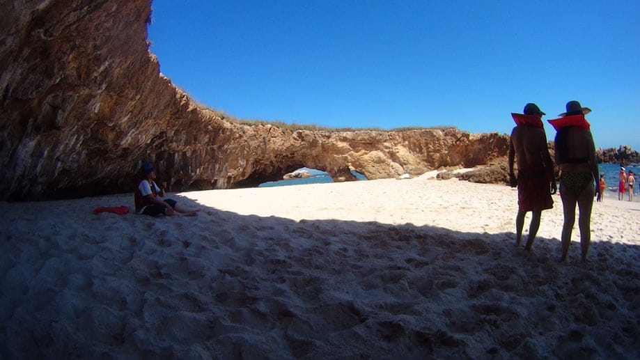 Einheimische nennen den Strand auch Playa Del Amor ("Strand der Liebe"), da gerade frischverliebte Pärchen den geheimen Ort zu schätzen wissen.