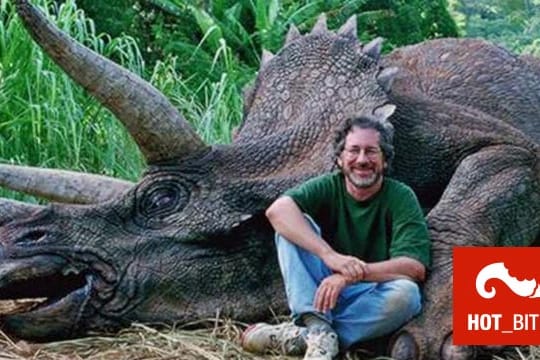 Empörend: Foto von Stephen Spielberg und 'getötetem' Triceratops