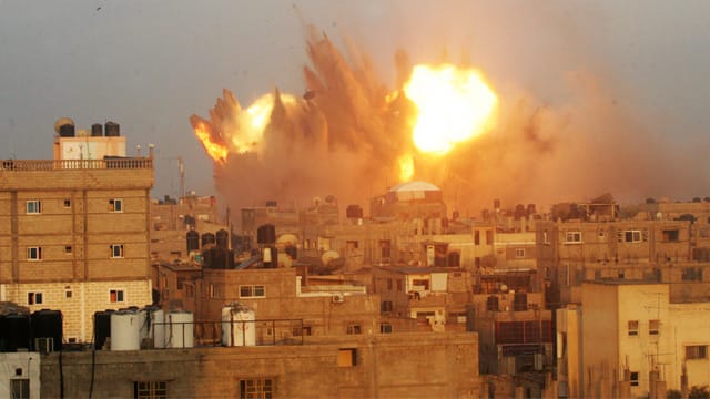 Explosion in Rafah, im südliche Gazastreifen: Israel bombardierte in den letzten Tagen rund 1100 Ziele im Gazastreifen Explosion in Rafah, im südliche Gazastreifen: Israel bombardierte in den letzten Tagen rund 1100 Ziele im Gazastreifen