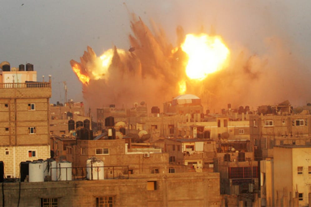 Explosion in Rafah, im südliche Gazastreifen: Israel bombardierte in den letzten Tagen rund 1100 Ziele im Gazastreifen