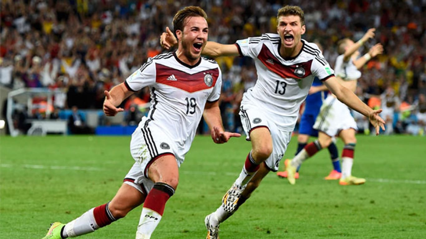 Mario Götze (li.) kann sein Glück kaum fassen. Sein Tor beschert Deutschland den WM-Titel.