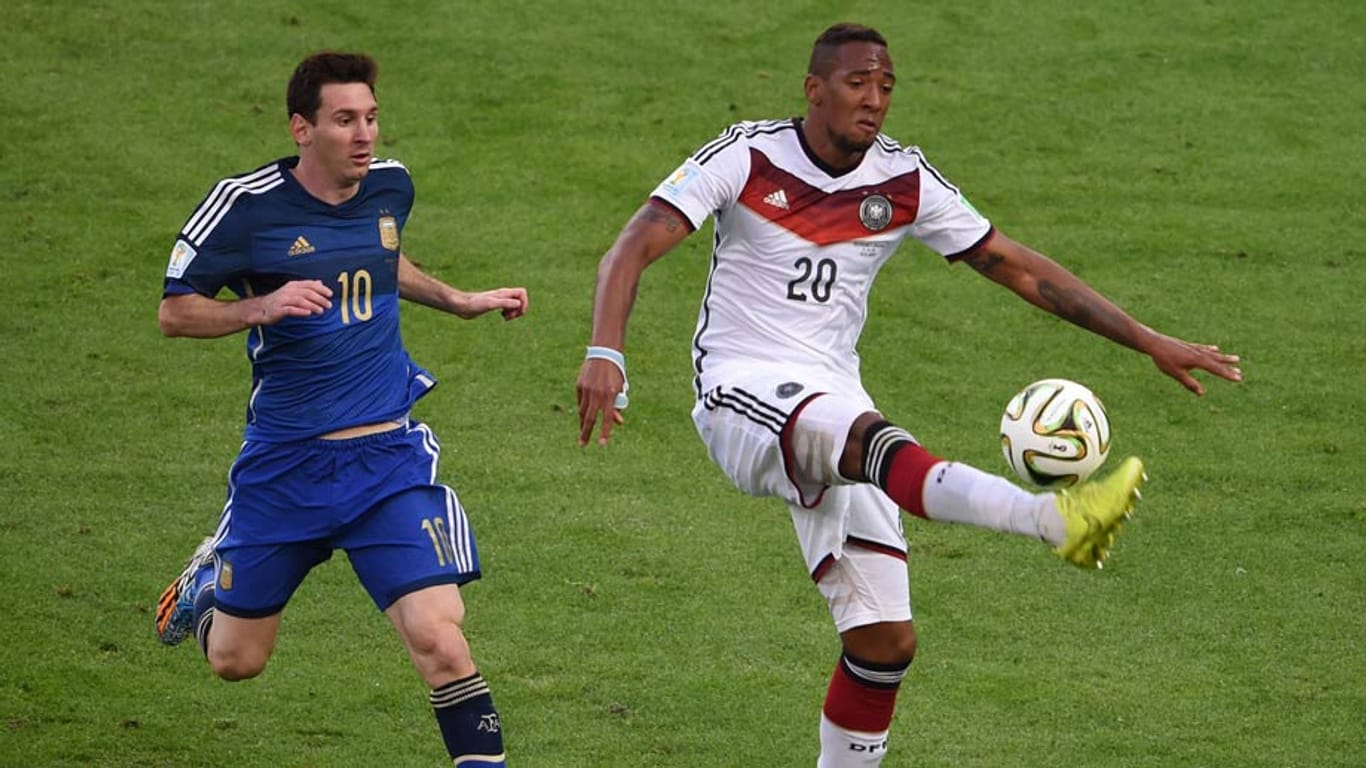 Jerome Boateng (re.) liefert im WM-Finale gegen Messi und Co. eine Weltklasseleistung.