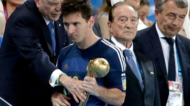 Argentiniens Superstar Lionel Messi erhält den "Goldenen Ball" als bester Spieler der WM.