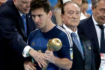 Argentiniens Superstar Lionel Messi erhält den "Goldenen Ball" als bester Spieler der WM.