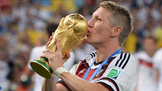 Trotz Steuervergehen: Bastian Schweinsteiger unterstützt den ehemaligen Bayern-Boss Uli Hoeneß.