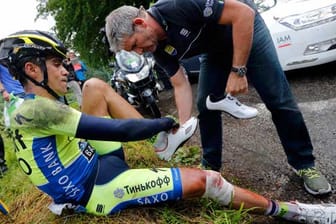 Auf der schweren Vogesen-Etappe muss Alberto Contador nach einem Sturz aufgeben.