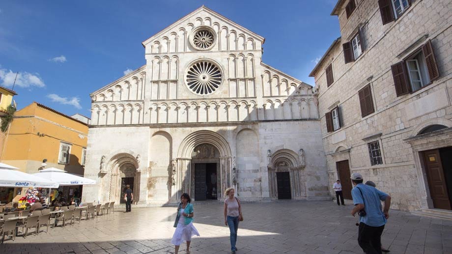 Die St. Anastasia Kathedrale wurde Anfang des 14. Jahrhunderts vollendet und gilt als bedeutendstes romanisches Bauwerk in Zadar.
