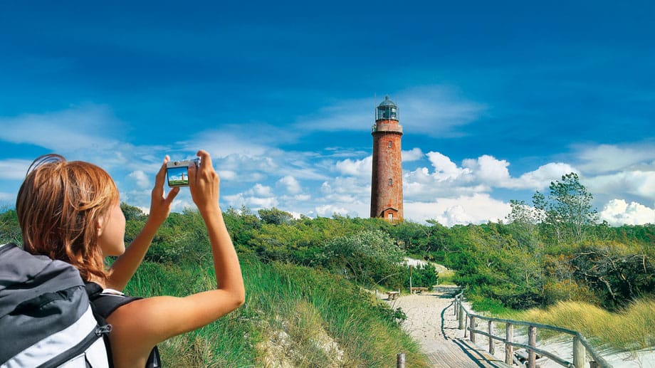 Der Leuchtturm am Darßer Ort ist einer der ältesten Leuchttürme an der deutschen Ostseeküste, Fischland-Darß-Zingst.