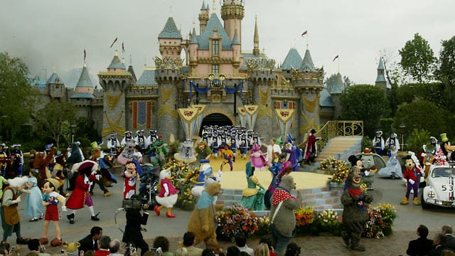 Die Themenparks von Disney-World sind ein Paradies für Kinder. Die Nachricht von Mitarbeitern mit pädophilen Neigungen erschüttert Eltern. Die Themenparks von Disney-World sind ein Paradies für Kinder. Die Nachricht von Mitarbeitern mit pädophilen Neigungen erschüttert Eltern.
