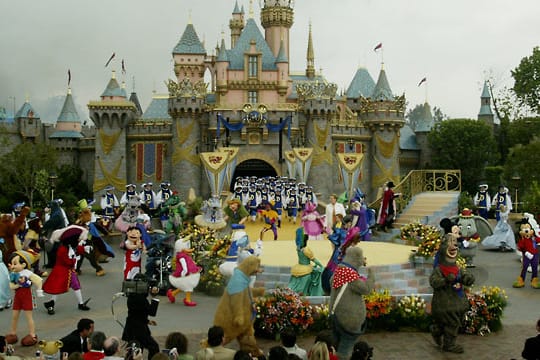 Die Themenparks von Disney-World sind ein Paradies für Kinder. Die Nachricht von Mitarbeitern mit pädophilen Neigungen erschüttert Eltern.