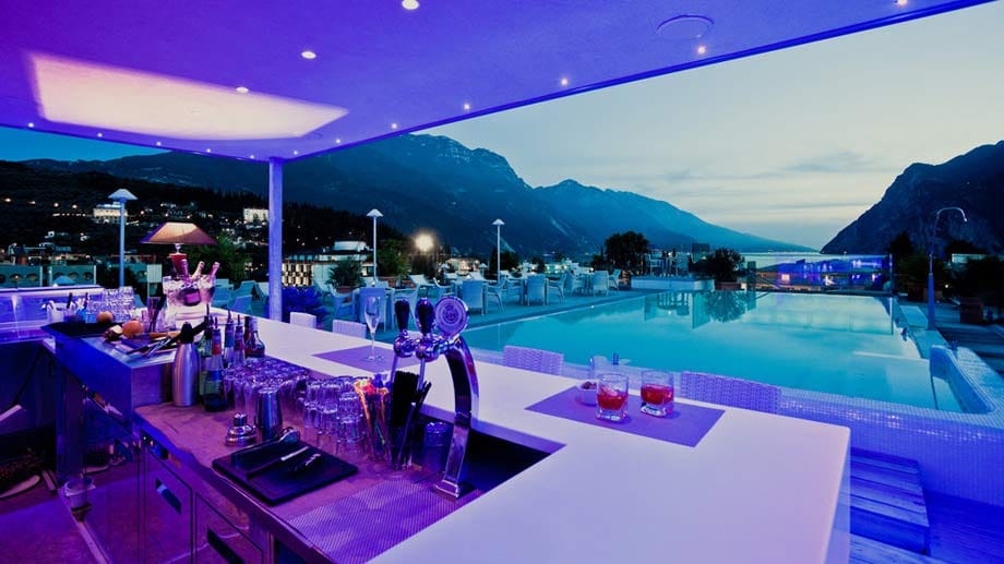 Das Vier-Sterne-Hotel eröffnete erst 2010 und liegt im vielleicht schönsten Ort am Gardasee, Riva del Garda.