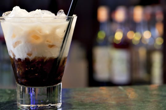 Jeder bereitet den White Russian ein bisschen anders zu