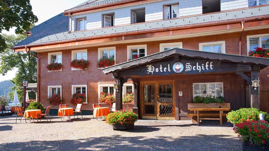 10. Hotel Schiff am Schluchsee (Schluchsee): Das Hotel Schiff am Schluchsee ist direkt am Ufer des gleichnamigen Sees, inmitten des Naturparks Südschwarzwald, gelegen.