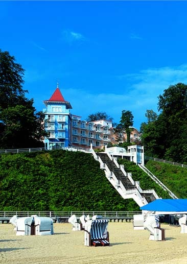 8. Travel Charme Kurhaus Sellin (Rügen, Ostsee): Das Vier-Sterne-Hotel empfängt seine Gäste mit einem Logenplatz am Meer und mediterranen Ambiente, das sich von der Lobby bis in die Zimmer zieht