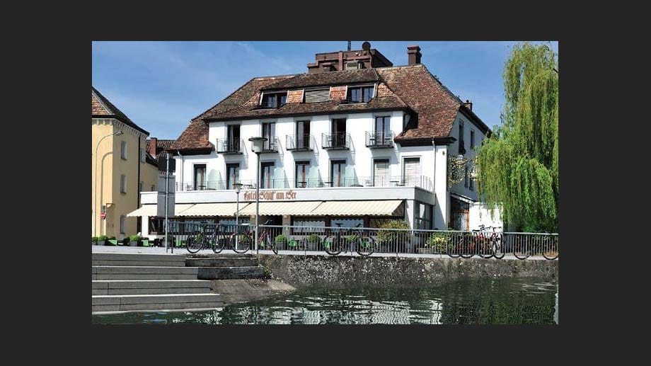 6. Ringhotel Schiff am See (Konstanz, Bodensee): Direkt vor dem Hotel liegt die alte Überfahrtstelle Konstanz-Meersburg, die schon zur Römerzeit benutzt wurde.