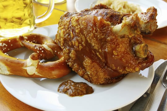 Die Schweinshaxe ist nicht nur in Bayern ein beliebtes Gericht