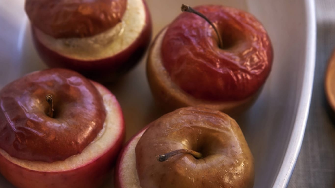 Süß oder herzhaft - Bratäpfel sind ein vielseitiger Klassiker.